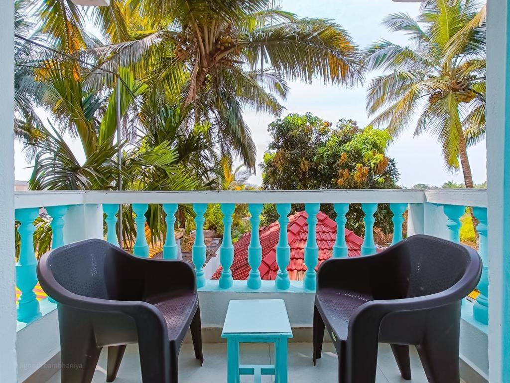 Turquoiise House Hotel Morjim Buitenkant foto