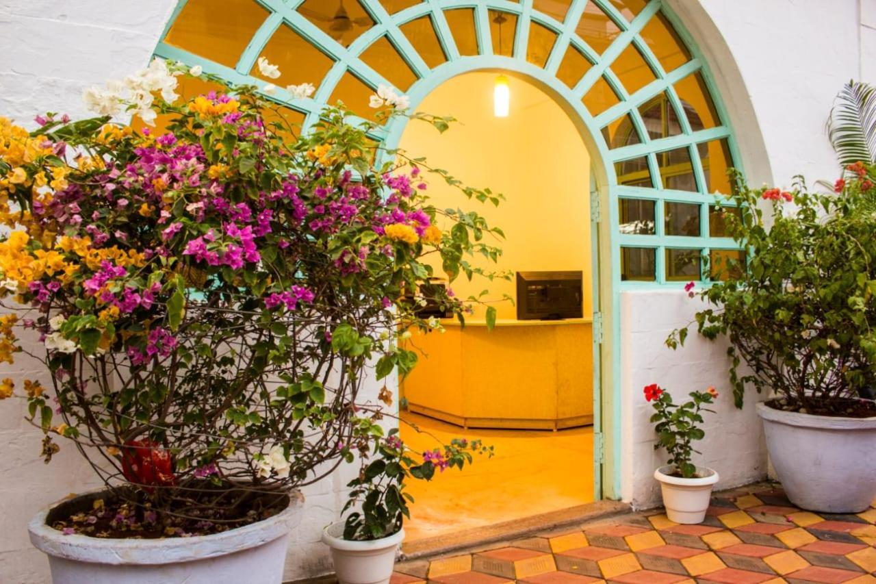 Turquoiise House Hotel Morjim Buitenkant foto