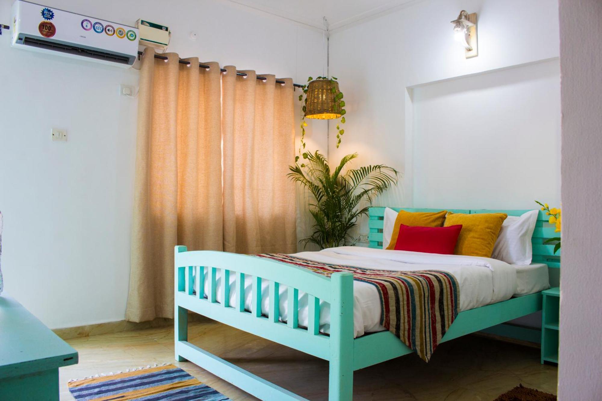 Turquoiise House Hotel Morjim Buitenkant foto