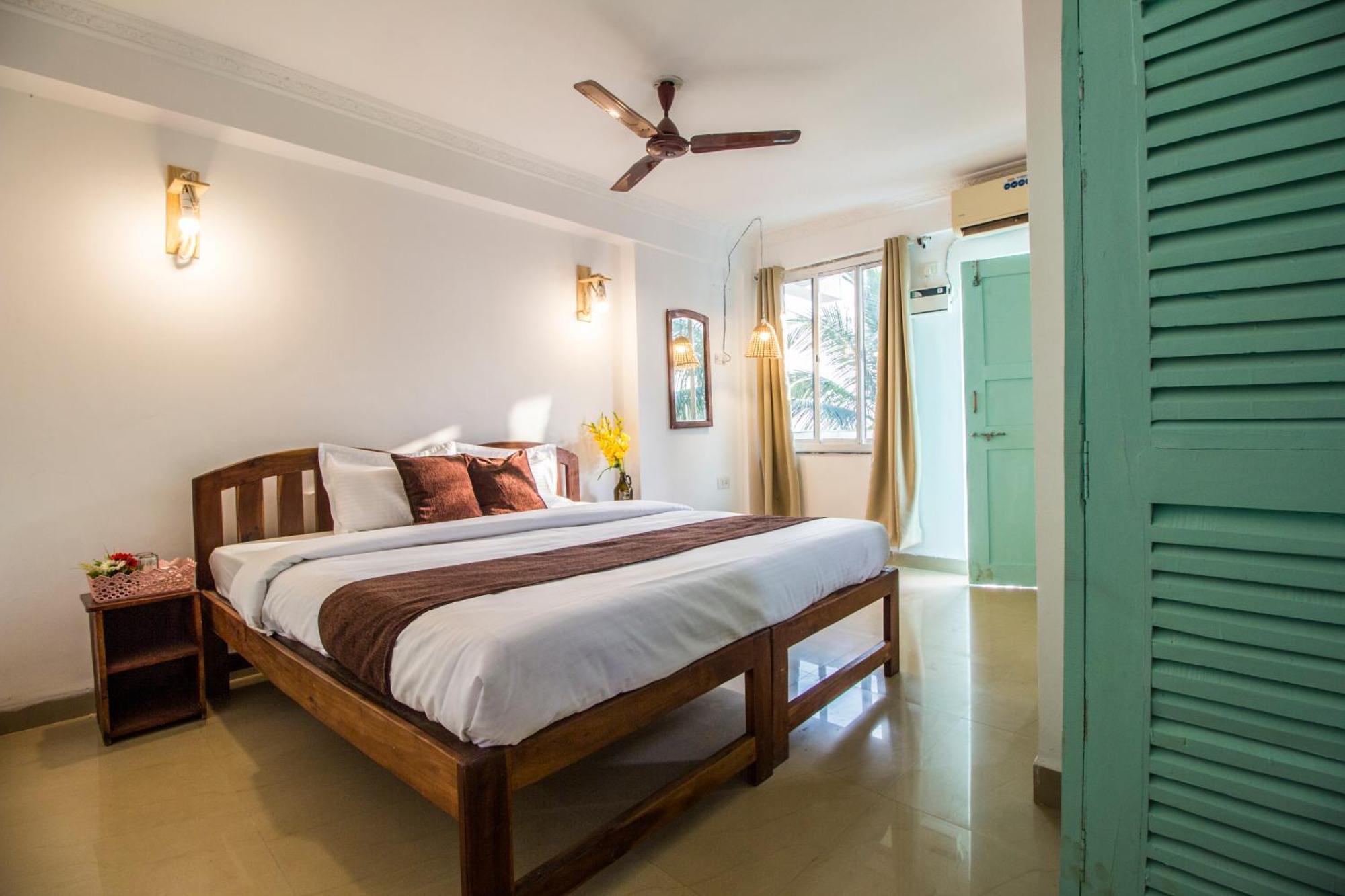 Turquoiise House Hotel Morjim Buitenkant foto
