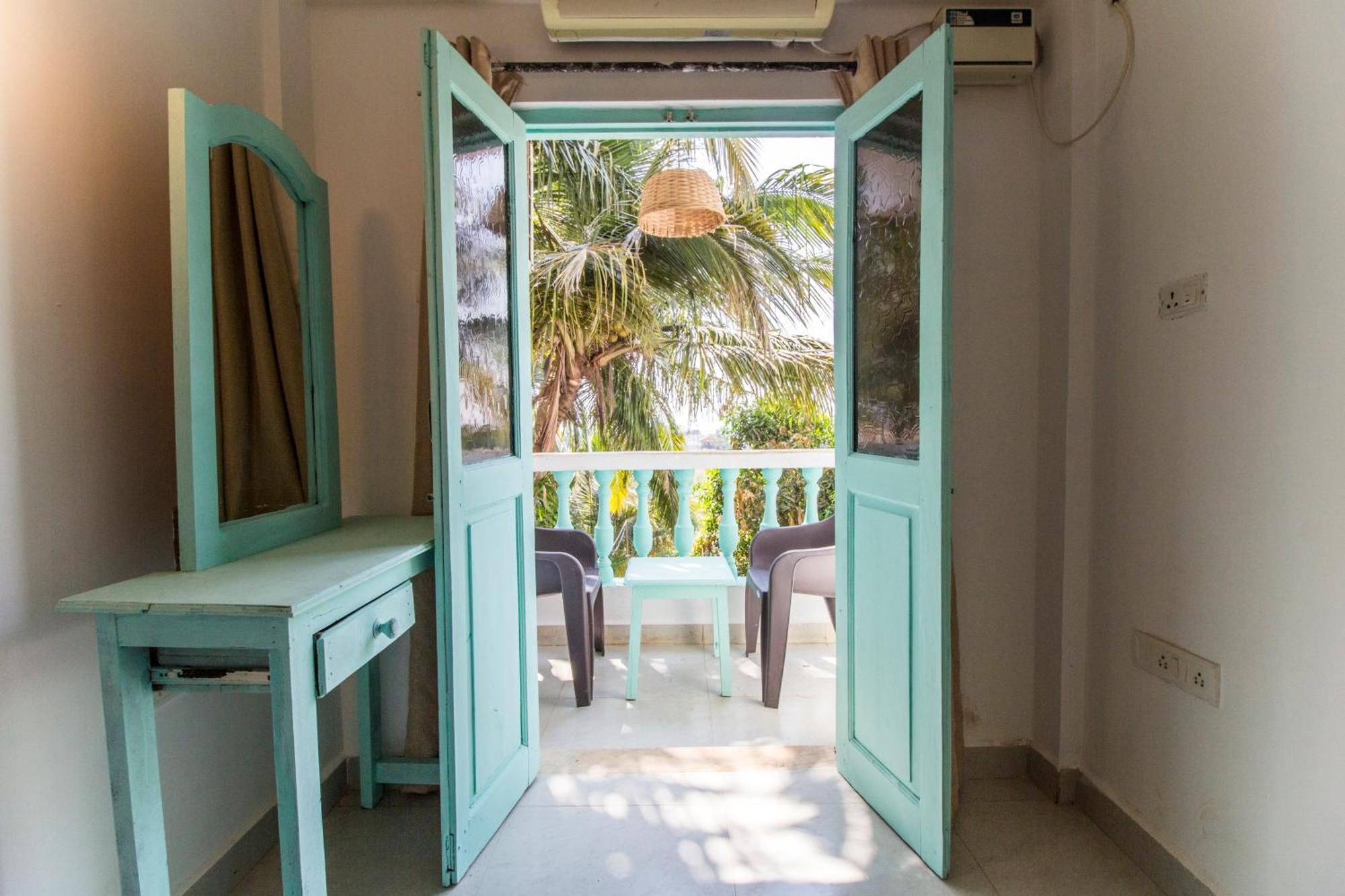 Turquoiise House Hotel Morjim Buitenkant foto