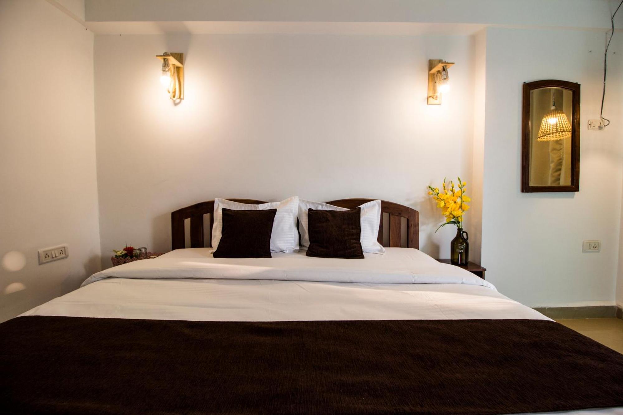 Turquoiise House Hotel Morjim Buitenkant foto