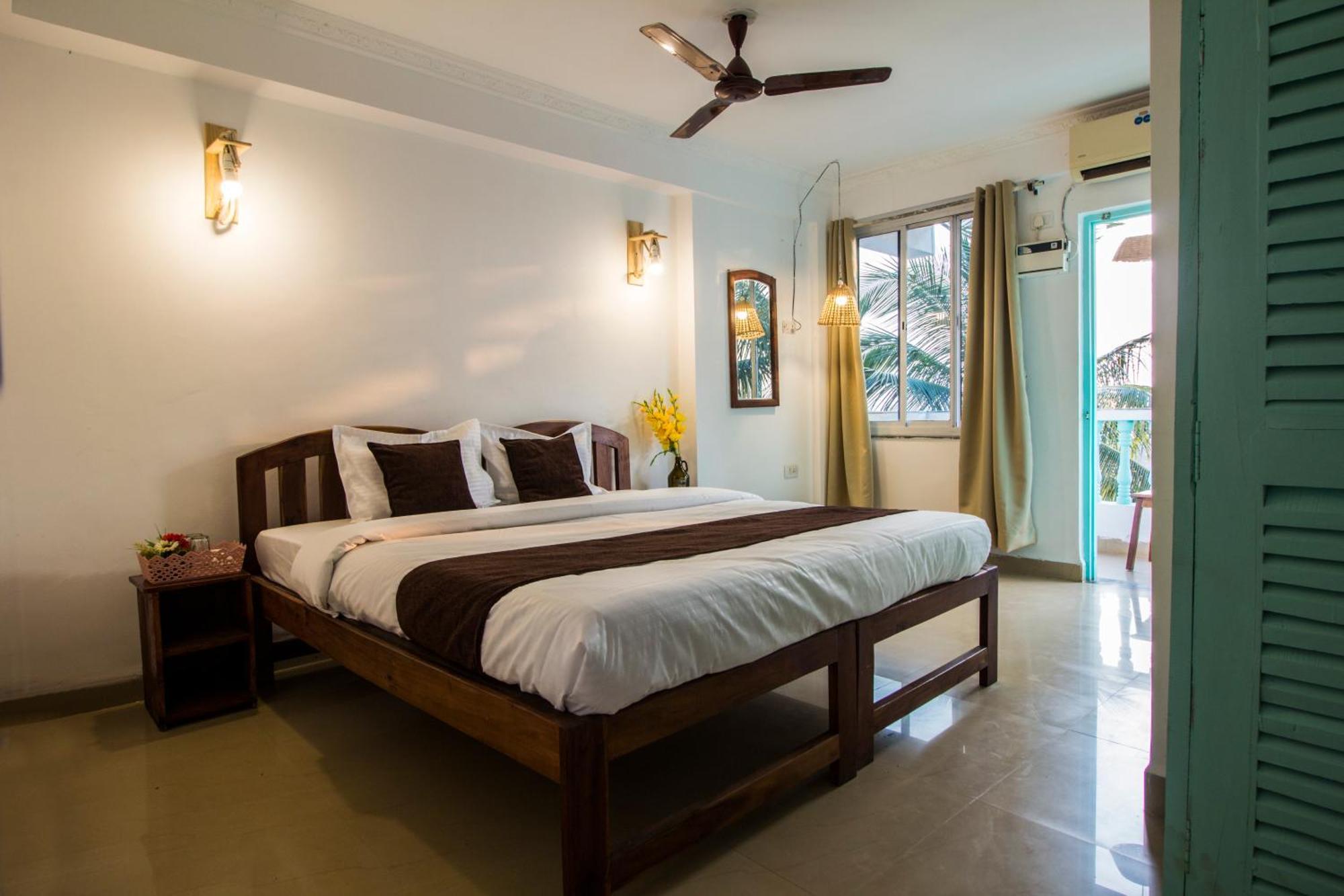 Turquoiise House Hotel Morjim Buitenkant foto