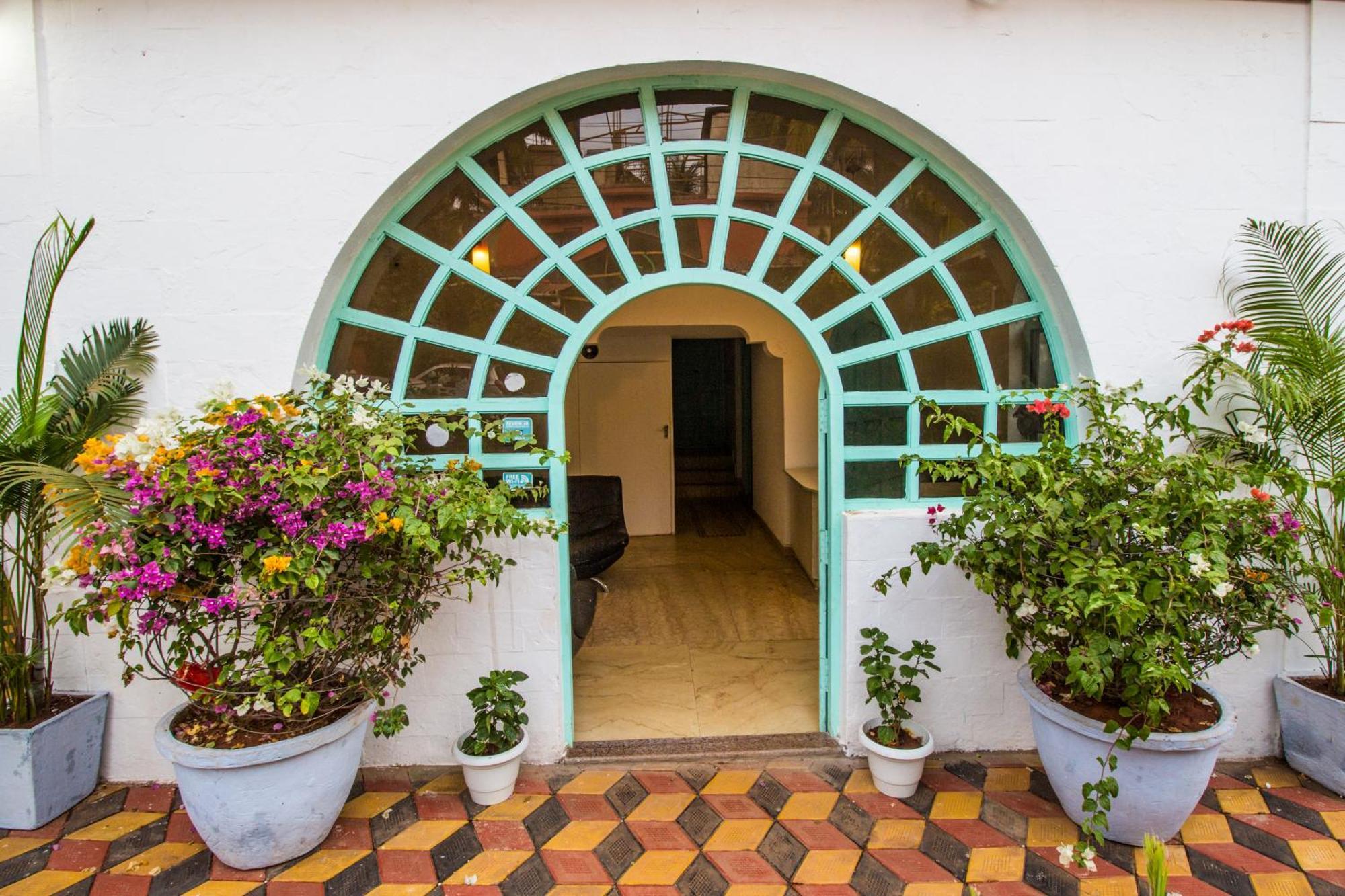 Turquoiise House Hotel Morjim Buitenkant foto
